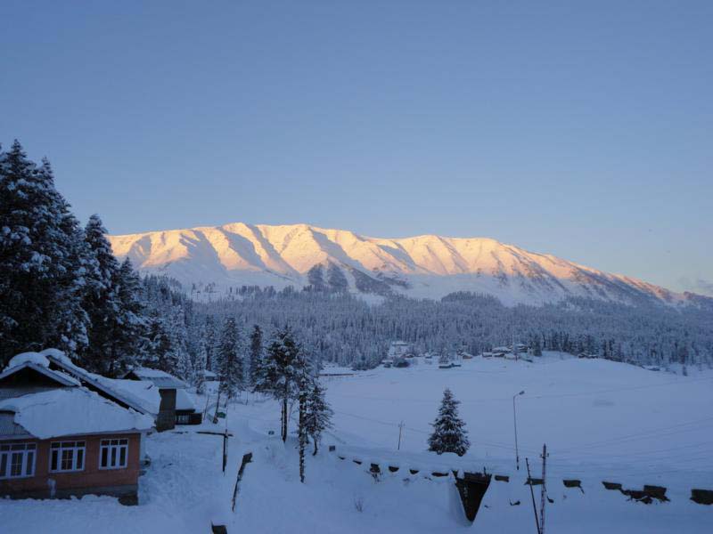 mt apharwat gulmarg skiing