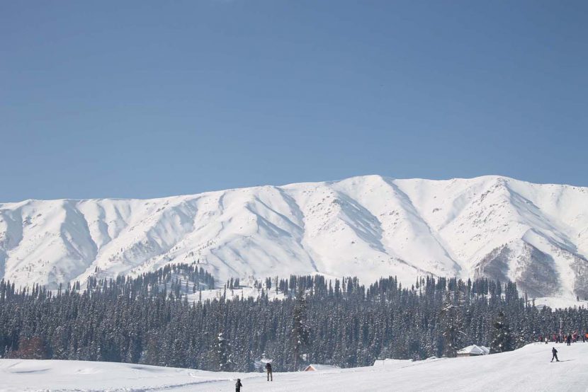 gulmarg skiing mt apharwat